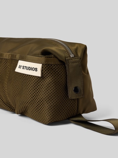 AY STUDIOS Kulturtasche mit Logo-Patch Oliv 2