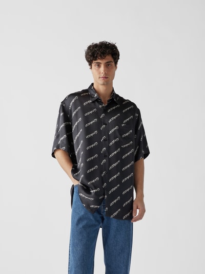VETEMENTS Oversized Freizeithemd mit Allover-Logo Schwarz 4