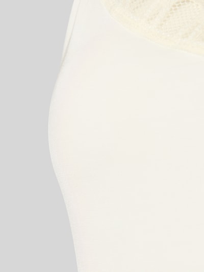 Produktfoto, Relaxed Fit Top aus Viskose-Mix Modell 'Poetry' von Mey, cremefarben, glatte Textur, Spitzenbesatz, Detailaufnahme
