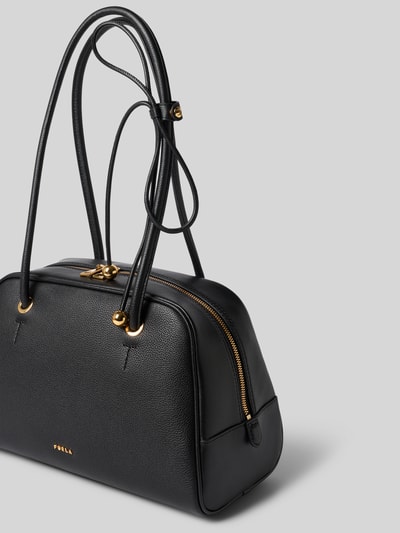 Productfoto, Shoulder Bag aus echt leer Model 'POPPY' van FURLA, structuurpatroon, hoofvak met ritssluiting, smalle schouderband, metallic labelapplicatie, binnenvak, breedte maat 1: 30 cm, lengte: 20 cm, diepte: 66 cm, schouderbandlengte: 16 cm