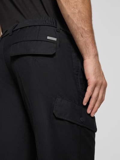 ARMANI EXCHANGE Spodnie cargo o kroju tapered fit z elastycznym pasem model ‘PANTALONI’ Czarny 3