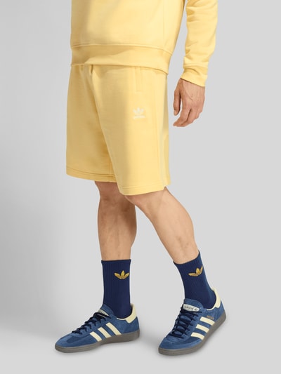 adidas Originals Regular Fit Sweatshorts mit elastischem Bund Hellgelb 4