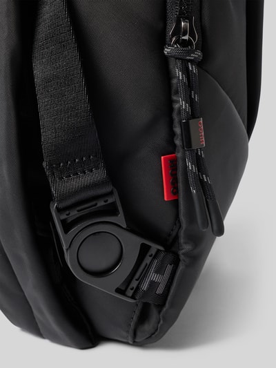 Produktfoto, torba na ramię Umhängetasche mit Label-Applikation Modell 'AYDEN_NEW_NS' von HUGO, efekt: jednolity kolor, zapięcie: zamek błyskawiczny, podział: główna przegroda, przegródka zapinana na zamek błyskawiczny, przegródka, aplikacja z metką, pasek na ramię