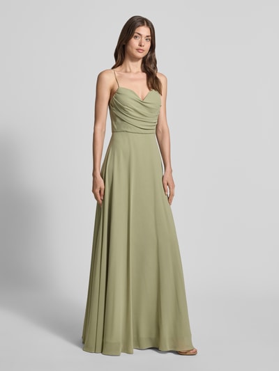 Frauenmodel trägt Midikleid mit Drapierungen und Spaghettiträgern von Laona in A-Linie aus Chiffon, hellgrün, Ganzkörperansicht von vorne.