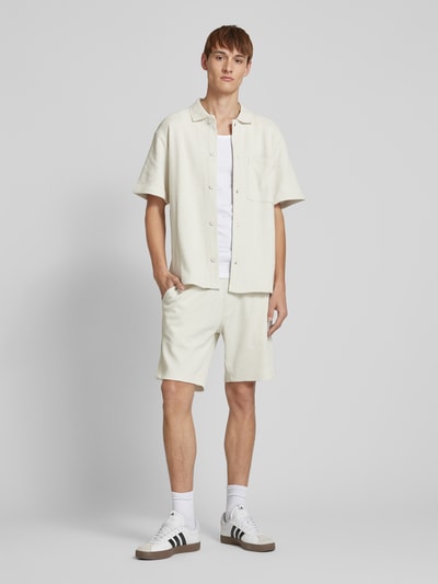 Calvin Klein Jeans Regular Fit Shorts mit Strukturmuster Offwhite 1