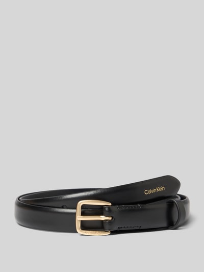 Produktfoto, Damen Gürtel aus Echtleder Modell ESSENTIAL BUCKLE 20MM von CK Calvin Klein, Schwarz mit goldfarbener Gürtelschnalle auf neutralem Hintergrund