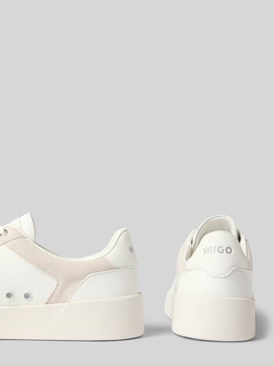 Produktfoto, Sneaker mit Echtleder Besatz Modell 'Lyde_tenn_sdpu' von HUGO, weiße und beigefarbene Töne, glatte und weiche Texturen, Herren Sneaker von HUGO