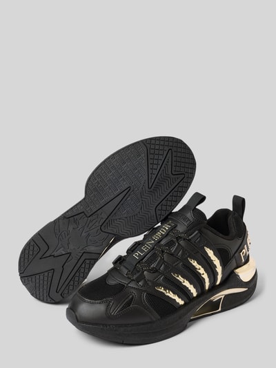 Produktfoto, Sneaker mit Schnürverschluss Modell 'GLADIATOR' von PLEIN SPORT aus schwarzem Material-Mix mit abgerundeter Spitze, Label-Detail und strukturierter Sohle, Absatzhöhe 6 cm, Schafthöhe 7 cm, Schaftweite 8 cm.