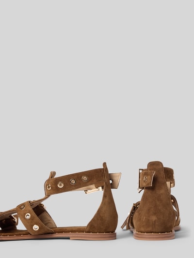 Produktfoto, Sandalette aus Leder mit Nieten von ALMA EN PENA in Braun, Glattleder, Dornschließe, Riemen, glatte Sohle, Absatzhöhe: 1 cm, Schafthöhe: 12 cm, Schaftweite: 9 cm, Größe 40, Metallnieten, strukturierte Oberfläche.