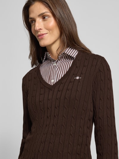 Gant Strickpullover mit V-Ausschnitt und Logo-Stitching Mittelbraun 3