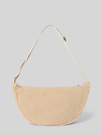 Productfoto, Shoulder Bag aus Teddyfell van Studio Noos, kleur beige, teddybont, verstelbare schouderband, logopatch, hoofvak met ritssluiting, breedte maat 1: 40 cm, lengte: 20 cm, diepte: 8 cm, schouderbandlengte: 75 cm