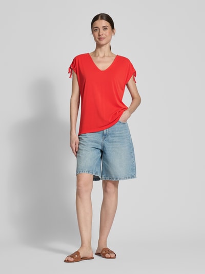 B.Young T-shirt z prążkowanym dekoltem w serek model ‘PERL’ Czerwony 1