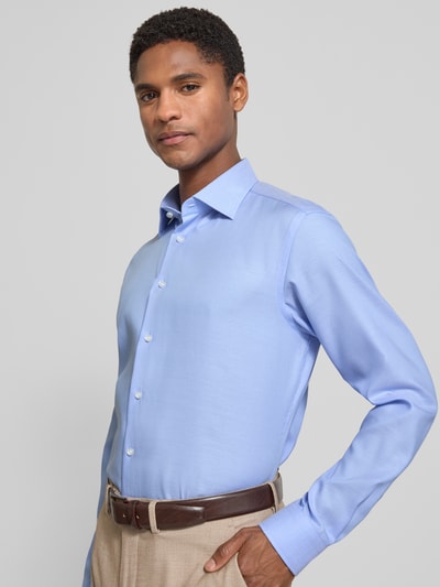 Christian Berg Men Regular Fit Business-Hemd mit Strukturmuster und Kentkragen Bleu 3