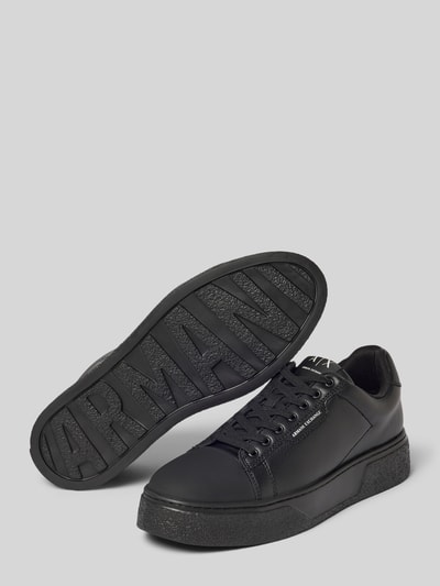 Produktfoto, zwarte Dames sneakers van Leermix met logodetail, afgeronde pasvorm, Model 'Lion' van Armani Exchange, hakhoogte maat 44 4 cm, schachthoogte 8 cm, schachtbreedte 9 cm