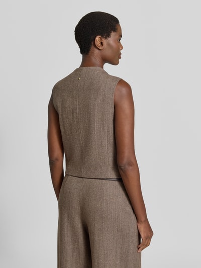 Frauenmodel trägt Weste aus Schurwoll-Mix mit Reverskragen von Armani Exchange, braune Farbnuancen, Regular Fit, Rückenansicht.