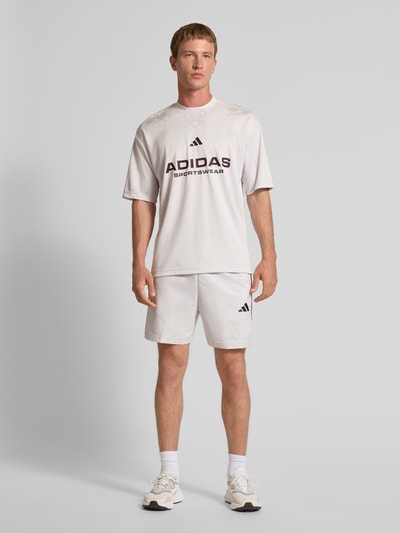 adidas Sportswear Shorts mit elastischem Bund Hellgrau 1