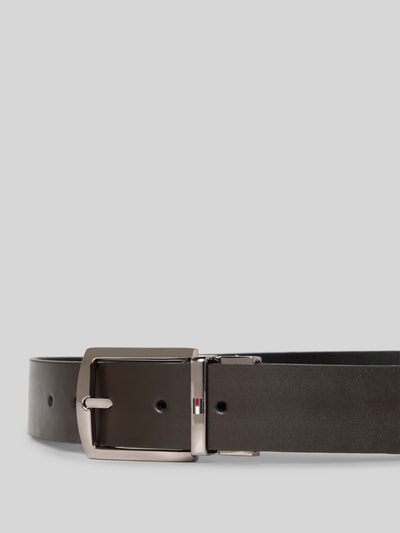 Produktfoto, Denton 3.5 Rev riem van Tommy Hilfiger van effen bruin rundleer met gesp, spaltleer, herenaccessoire
