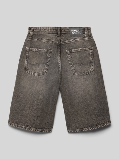 Jongen draagt Baggy Fit jeansshorts met steekzakken model 'IRON' van Jack & Jones, pure katoen, kinderjeansshorts, rugaanzicht