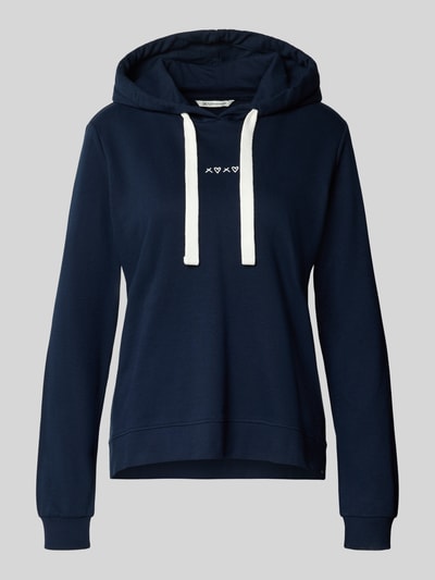 Produktfoto, Regular Fit Hoodie aus Baumwoll-Mix von Tom Tailor Denim in Optik: Unifarben mit Stickerei, Kapuze mit Tunnelzug, langarm, Sweat-Textur