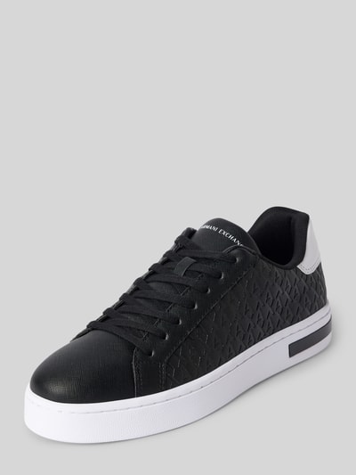Produktfoto, Sneaker mit Logo-Muster Modell 'LONDON SAFFIANO' von Armani Exchange, schwarze Saffiano-Struktur, weiße Sohle, Herren, abgerundete Spitze, Schnürung, Absatzhöhe: 3 cm, Schafthöhe: 8 cm, Schaftweite: 8 cm, Größe 44