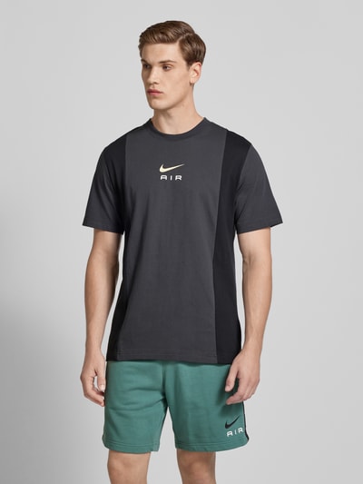 Nike T-Shirt mit Label-Print Gruen 4