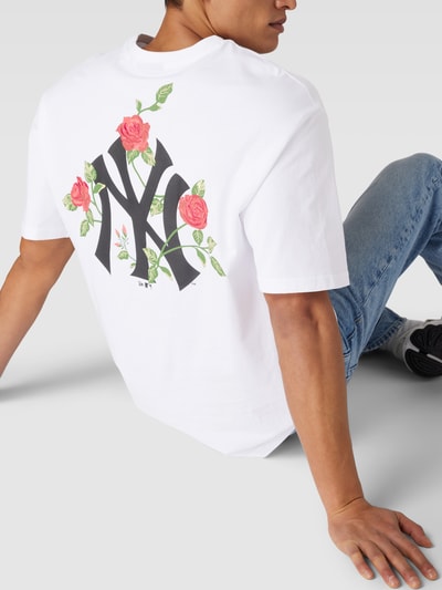 New Era T-Shirt mit floralem Stitching Weiss 3