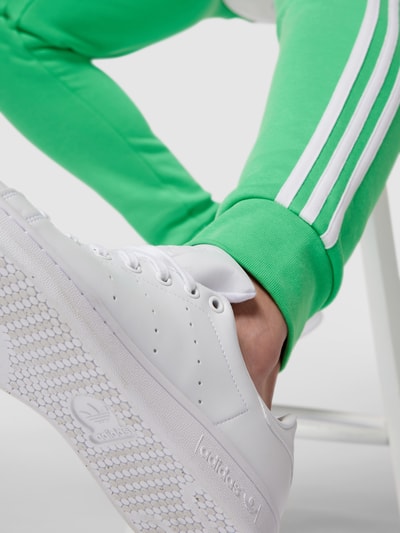 adidas Originals Spodnie dresowe z detalami z logo Zielony 3