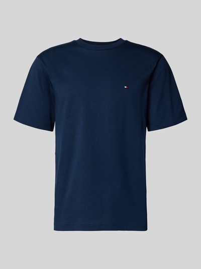 Produktfoto, Relaxed Fit T-Shirt aus reiner Baumwolle von Tommy Hilfiger in Dunkelblau, kurzarm, Rundhals, unifarben, Logo-Stitching