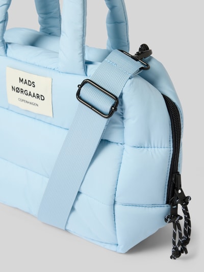 MADS NØRGAARD Umhängetasche mit Label-Patch und verstellbarem Schultergurt Hellblau 3