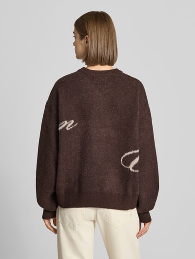 ANOTHER COTTON LAB Sweter z dużym signature-napisem Czekoladowy 5