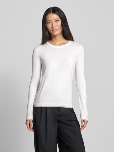 Frauenmodel trägt Pullover aus Viskose-Mix Modell 'Maglia Chiusa' von Liu Jo White, körpernahe Passform, Rundhalsausschnitt, weiß, Ganzkörperansicht von vorne.