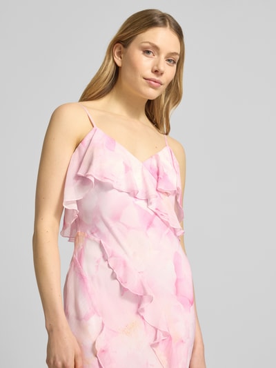 Frauenmodel trägt Slim Fit Maxikleid mit Rüschenbesatz von Jake*s Cocktail, V-Ausschnitt, Spaghetti-Träger, Allover-Print, Nahaufnahme Oberkörper.