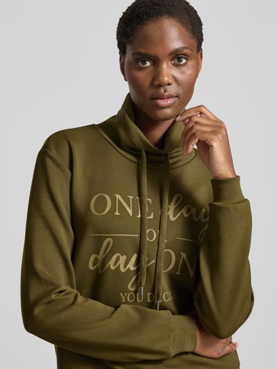 Soyaconcept Sweatshirt mit Stehkragen und Tunnelzug Modell 'BANU' Oliv 3