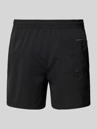 Produktfoto, schwarze Regular Fit Badehose mit Logo-Patch Modell 'Everyday' von Quiksilver, elastischer Bund, sichtbare Rückentasche