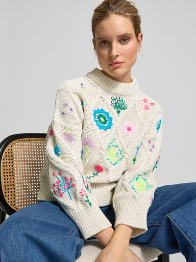 Essentiel Strickpullover mit floraler Stickerei Modell 'Hadream' Offwhite 3