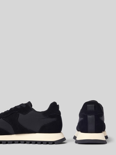 Produktfoto, Sneaker mit profilierter Sohle Modell 'Caffay' von GANT, unifarbene Optik, Logo-Schriftzug, schwarze Glattleder- und Wildlederstruktur