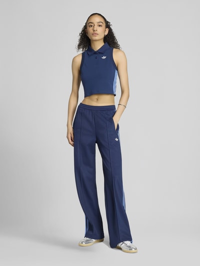 adidas Originals Spodnie dresowe o kroju loose fit z paskami w kontrastowym kolorze Błękitny 1