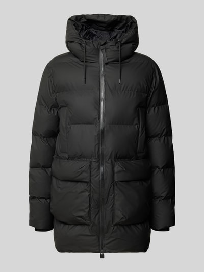 Productfoto, zwarte Steppjacke met Kapuze Modell 'Alta' van Rains, regular fit, tweewegritssluiting, kleppenzakken, gladde textuur