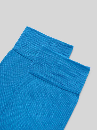 Produktfoto, Socken mit Label-Print im 2er-Pack von Christian Berg Men aus Baumwoll-Mix in Blau, gerippter Abschluss, Detailaufnahme