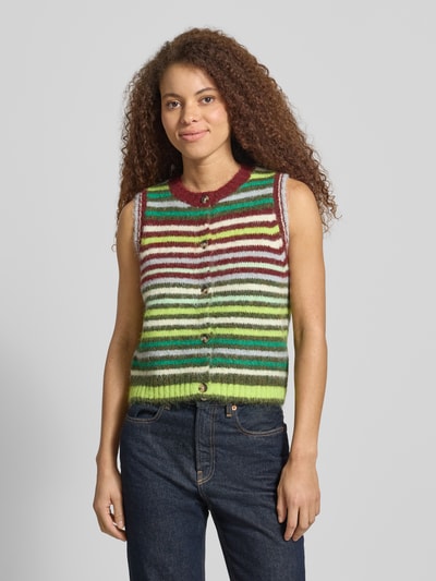 Frauenmodel trägt Strickweste mit Streifenmuster Modell 'CARO' von Topshop in bunten Farben, Material-Mix, Nahaufnahme Oberkörper.
