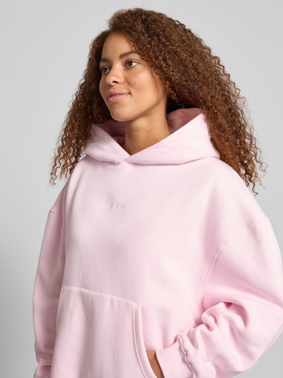 OH APRIL Bluza o kroju boyfriend z kapturem i kieszenią kangurką model ‘Iconic’ Mocnoróżowy 3