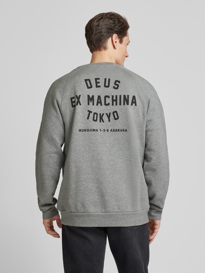 DEUS EX MACHINA Sweatshirt mit Label-Print Modell 'Tokyo Address' Hellgrau 5