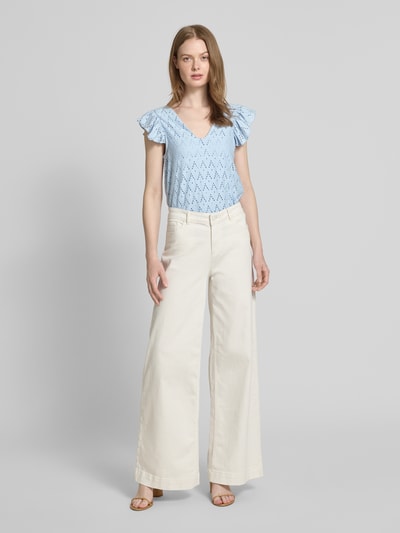 Vila Top bluzkowy z haftem angielskim model ‘AMALINA’ Jasnoniebieski 1