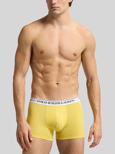 Männermodel trägt Skinny Fit Boxershorts aus Baumwoll-Mix im 3er-Pack von Polo Ralph Lauren Underwear, Optik: Unifarben, Label-Schriftzug, Bundabschluss: Elastisch, Passform: Skinny-Fit, Materialverarbeitung: Stretch, Ganzkörperansicht von vorne.
