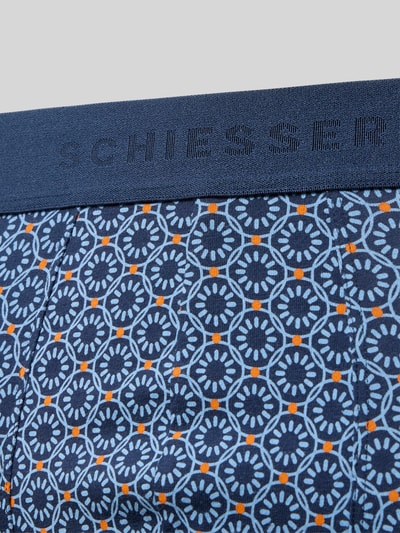 Produktfoto, Slim Fit Trunks mit Logo-Detail im 3er-Pack von Schiesser, blau gemustert, elastischer Bund, Baumwoll-Mix, Nahaufnahme Bund