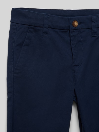 Produktfoto, Hose mit Eingrifftaschen von Mayoral aus dunkelblauem Baumwoll-Elasthan-Mix, Regular Fit, sichtbare Knopfleiste, glatte Struktur
