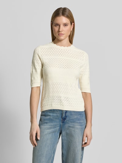 Frauenmodel trägt Strickpullover mit 1/2-Arm Modell 'MILOS' von Vila, Viskose-Mix, Regular-Fit, Rundhalsausschnitt, cremefarben, Ganzkörperansicht von vorne.