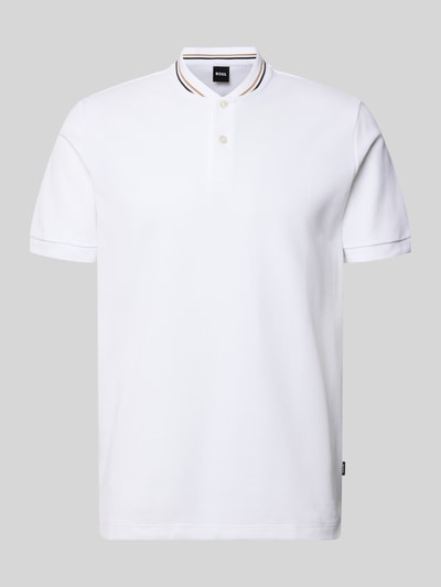 Produktfoto, Regular Fit Poloshirt aus einer Baumwolle C-PRATT40 von BOSS in Weiß, Optik: Unifarben, Label-Stitching-Applikation, V-Ausschnitt, kurze Knopfleiste, Ärmelform: Kurzarm, Ärmelabschluss: Gerippt, Materialverarbeitung: Piqué, Material: Reine Baumwolle.