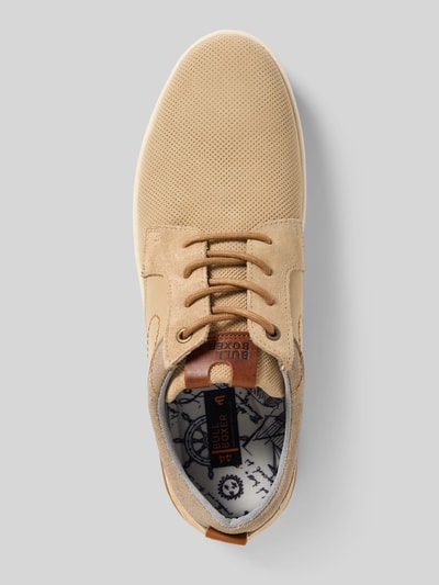Produktfoto, Schnürschuhe aus Leder-Mix mit Logo-Prägung von BULLBOXER in Beige, abgerundete Form, profilierte Sohle, strukturierte Oberfläche