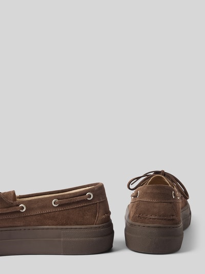 Produktfoto, Buty z naturalnej skóry marki Copenhagen, brązowe, zaokrąglony czubek, wiązanie, fakturowana podeszwa, wysokość obcasa 4 cm, wysokość cholewki 5 cm, szerokość cholewki 6 cm
